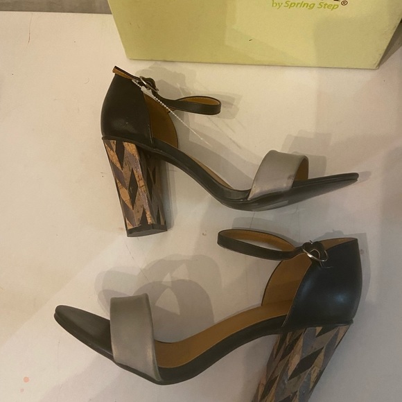 Patrizia gray leather 3” block heel sandals with multi volt heels size 9 NIB - Picture 5 of 7